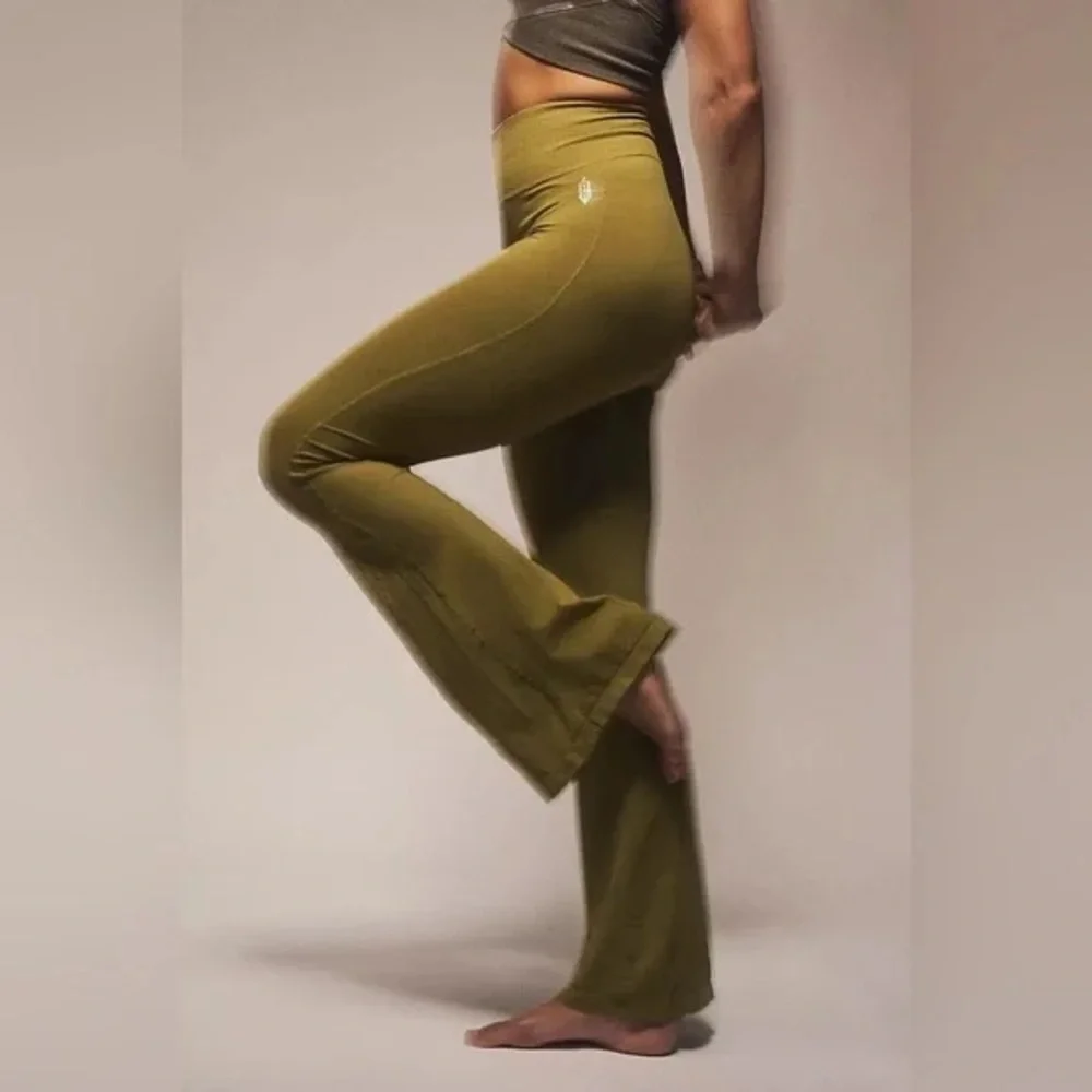 Free People Movement green flare leg stretchy yoga pants, leggings - Picture 2 of 6